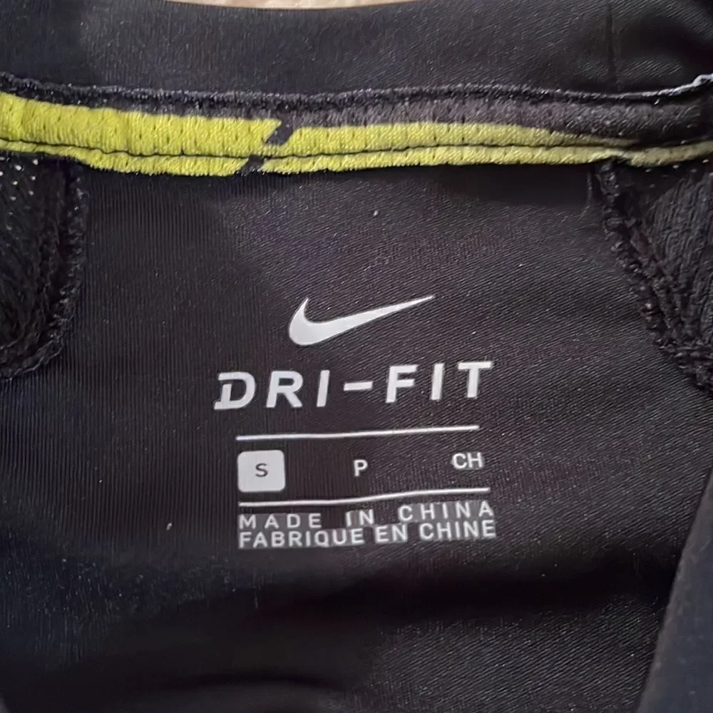 SIZE SMALL NIKE DRI FIT SHIRT